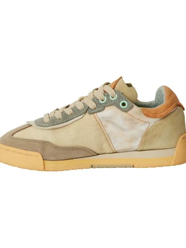 Boomerang Sneaker>Title Nine Online