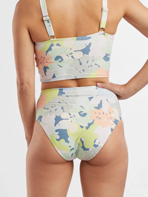 Streamline High Waisted Bikini Bottom - Barrier Reef>Title Nine Hot