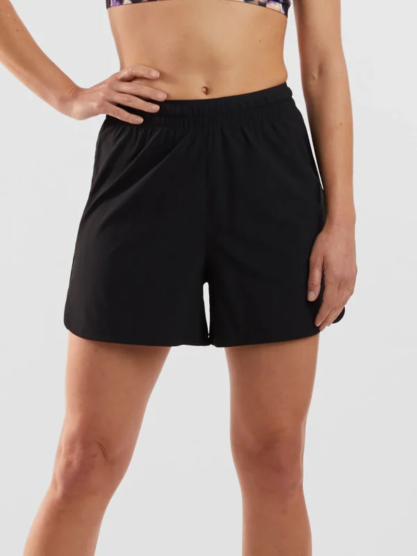 Trace Sport Shorts 4" - Solid>Title Nine Hot